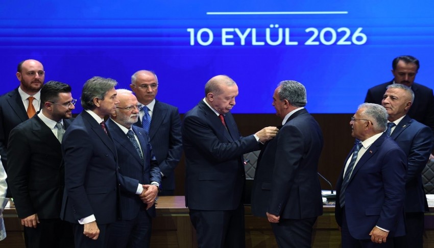 Foça Belediye Başkanı Saniye Bora Fıçı ile birlikte 3 belediye başkanı daha AK Parti'ye katıldı