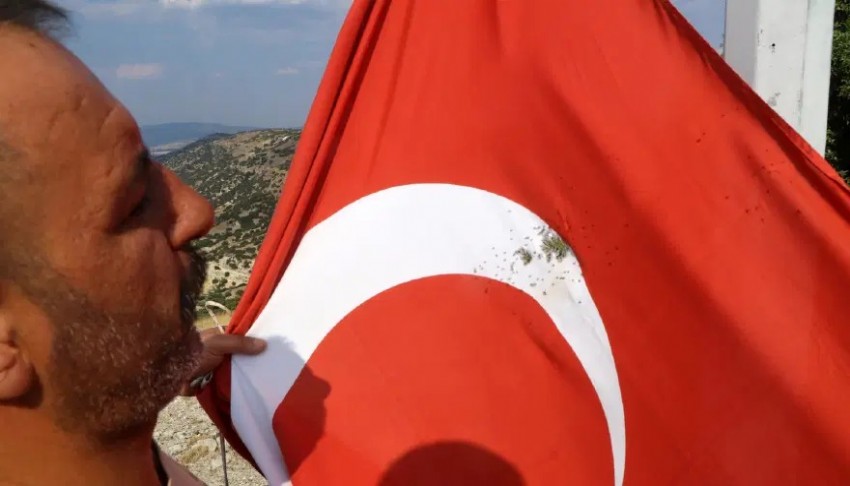 Türk bayrağına saldırı: Valilik harekete geçti