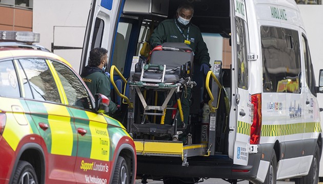 Sağlık çalışanları İngiltere'den ayrılıyor