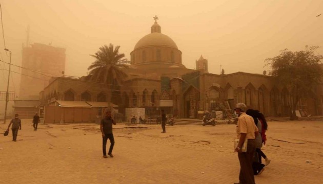 Irak'ta kum fırtınası dehşeti!
