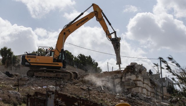 İsrail ordusu Batı Şeria'da Filistinlilere ait 2 evi yıktı