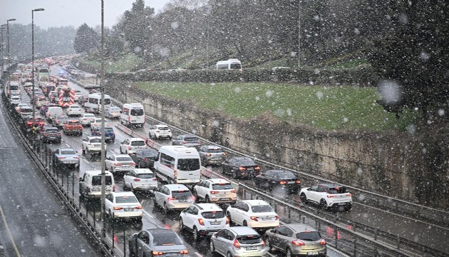 İstanbul'da beklenen kar yağışı başladı