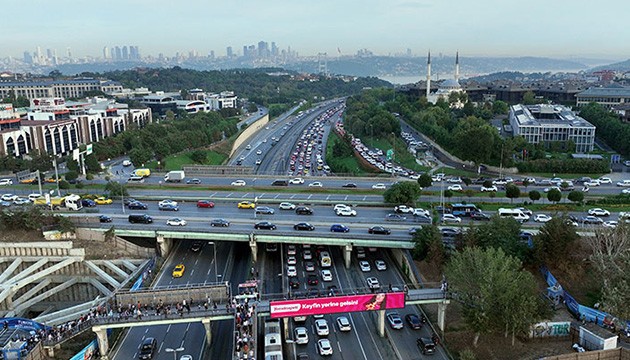 İstanbul'da trafik yoğunluğu yaşanıyor