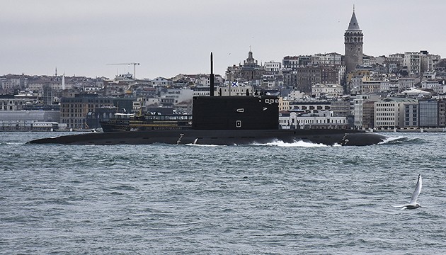 İstanbul Boğazı'ndan Rus denizaltısı geçti!