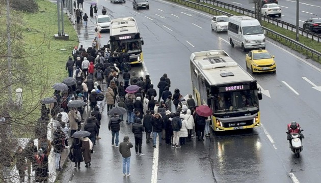 İstanbul'da metro çalışmaları yolcuları mağdur etti