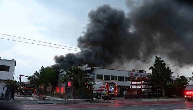 İzmir'de iki fabrika yangını!