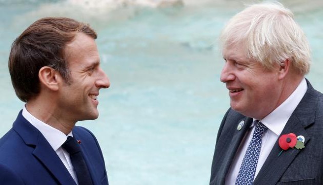 Johnson ve Macron'dan kritik göçmen görüşmesi