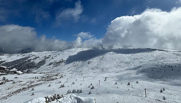 Kartalkaya'da kar kalınlığı artıyor