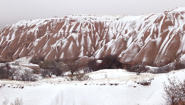 Kapadokya'da mevsimin ilk kar yağışı
