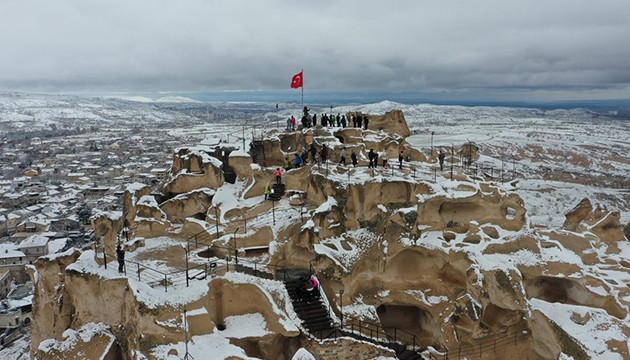 Kapadokya baharda karla kaplandı