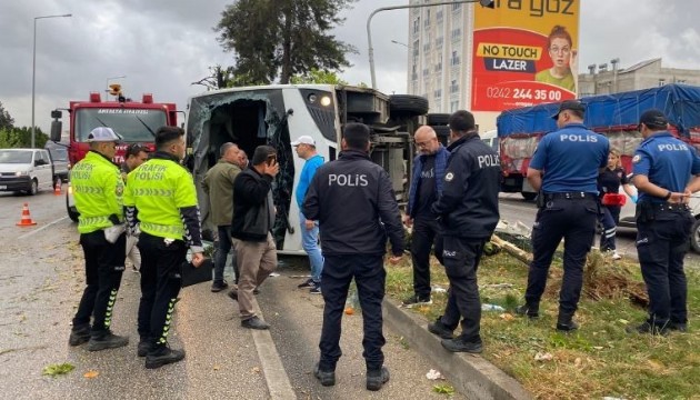 Antalya'da feci kaza! 19 yaralı