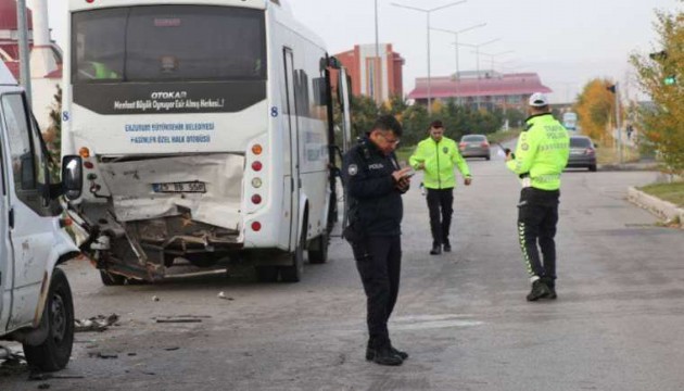 Elazığ'da feci kaza... Yaralılar var