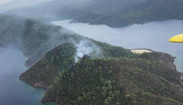 Marmaris'te düşen yıldırım yangın çıkardı