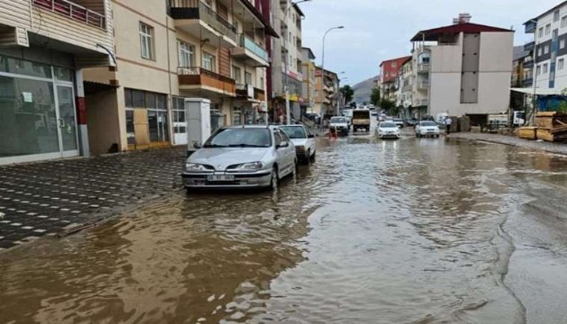 Kuvvetli yağış Çanakkale'yi vurdu!