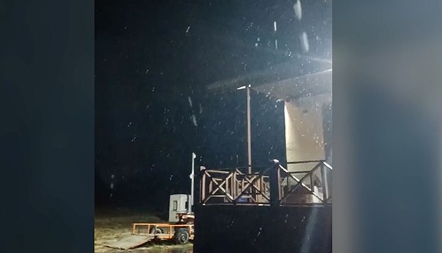 Mevsimin ilk karı düştü