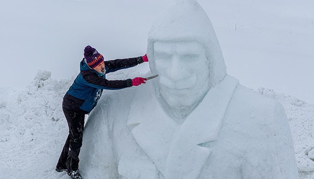 Sarıkamış'ta Kardan heykel yapıldı