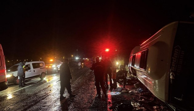 Kahramanmaraş'ta feci kaza! 1 ölü, 22 yaralı