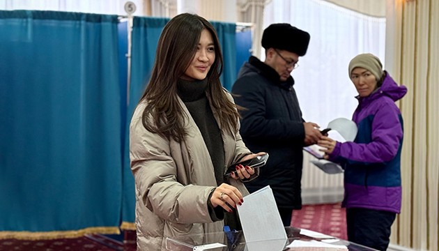 Kazakistan'da yeni anayasa oylandı