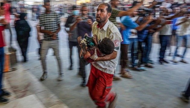 İsrail Filistinlilerin sığındığı okulu bombaladı: Ölü ve yaralılar var