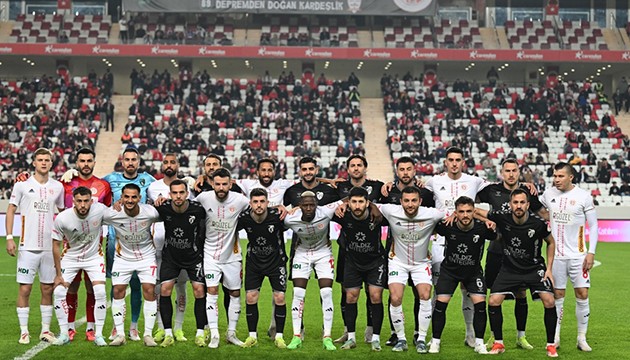 Yeşil sahalarda depremle başlayan dostluk