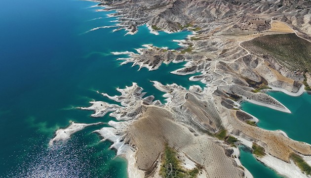 Atatürk Barajı'nda kuraklık izleri