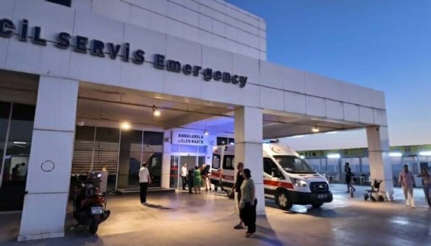 Açık büfeden yemek yiyen 28 kişi zehirlendi