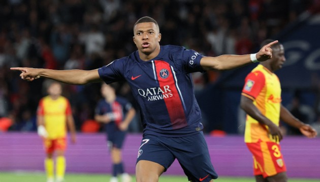 Kylian Mbappe yeniden Paris'te sahnede