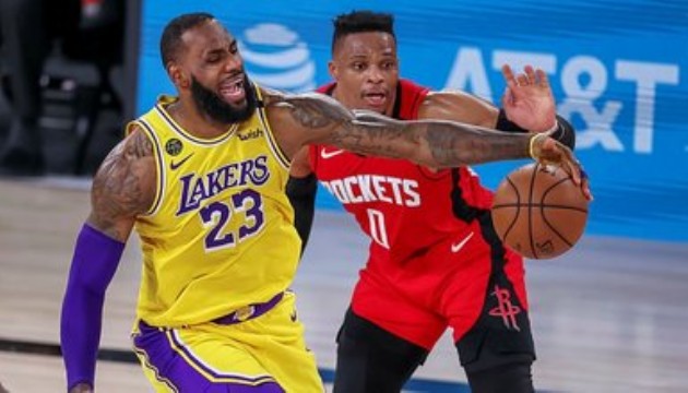 Lakers 10 yıl sonra bir ilki başardı