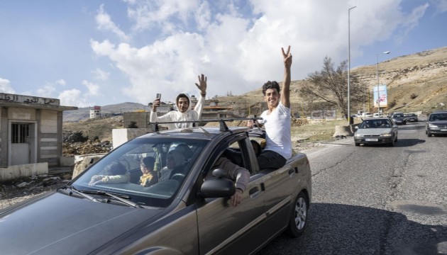 Lübnan'daki Suriyeliler ülkelerine dönmek için yollarda