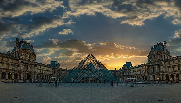 Louvre Müzesi yeniden açıldı