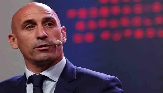 Luis Rubiales'e futbolla ilgili faaliyetlerden üç yıl men cezası