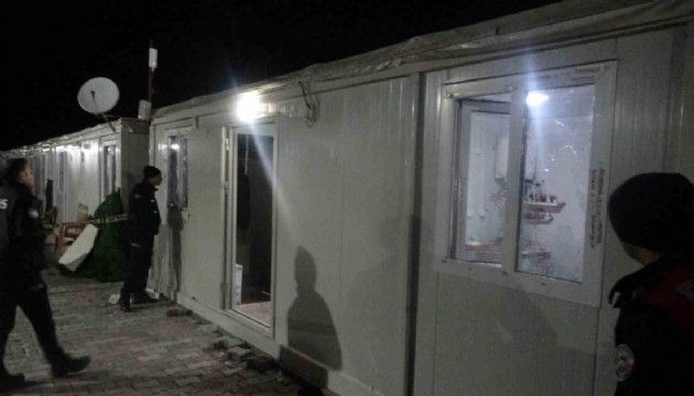 Malatya'da polise bıçaklı saldırı