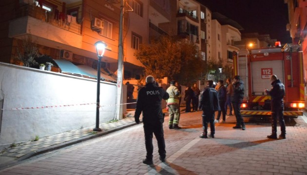 Manisa'da 2 apartman zemin kayması sebebiyle boşaltıldı