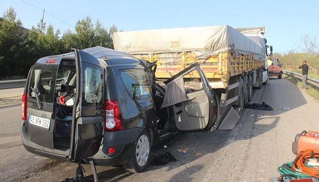 Manisa'da feci kaza: ölü ve yaralılar var