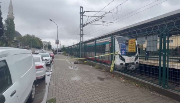 Marmaray'da bir kadın rayların üzerine düştü!