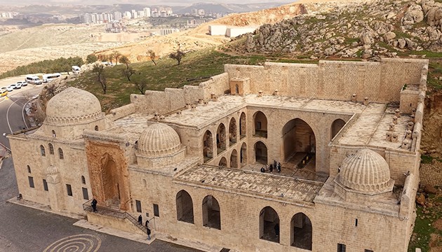Tarihi medresede eğitim veriliyor