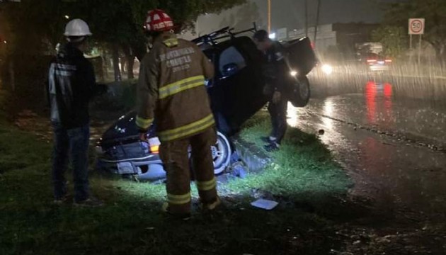 Meksika sele teslim oldu:4 ölü