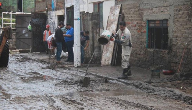 Meksika'da şiddetli yağışların neden olduğu toprak kayması sonucu 6 kişi öldü