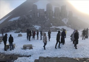 Dünya mirası Nemrut'a ziyaretçi akını