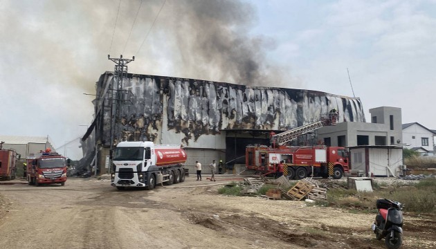 Mersin'de pamuk deposunda yangın