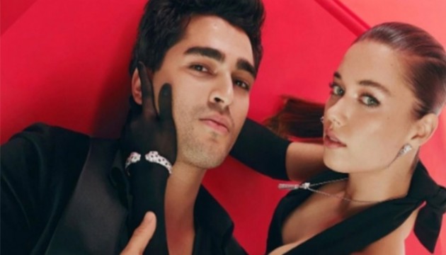 Afra Saraçoğlu'dan olay poz!