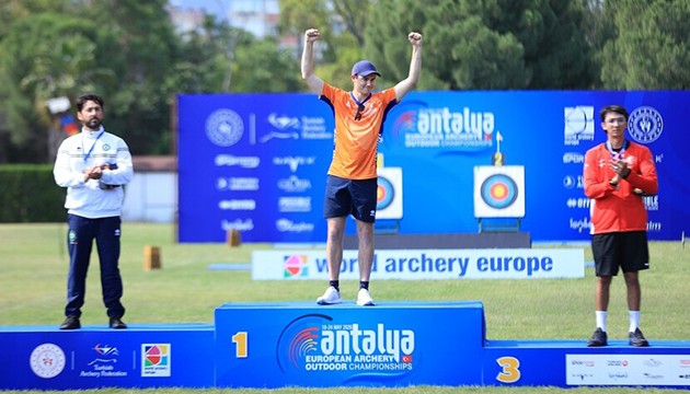 Mete Gazoz ve Elif Berra Gökkır'dan bronz madalya
