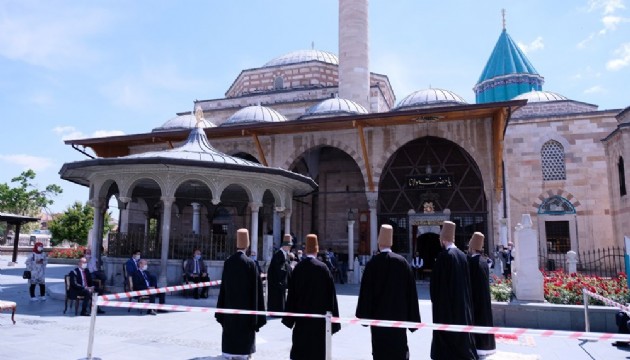 Mevlana Müzesi 2,5 ay sonra kapılarını yeniden açtı