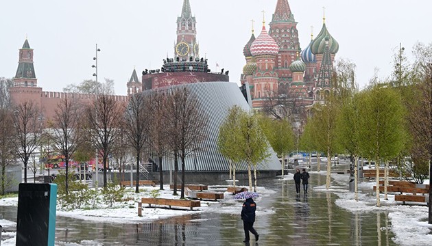 Moksova'da kar yağışı hayatı felç etti