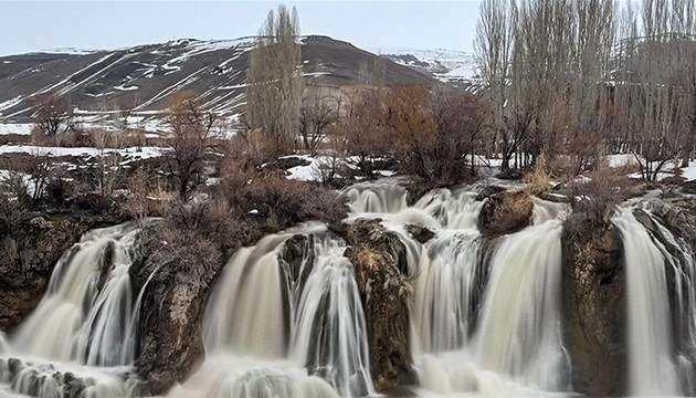 Muradiye Şelalesi coştu