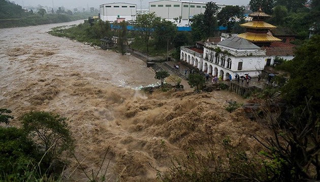 Nepal'de can kaybı artıyor