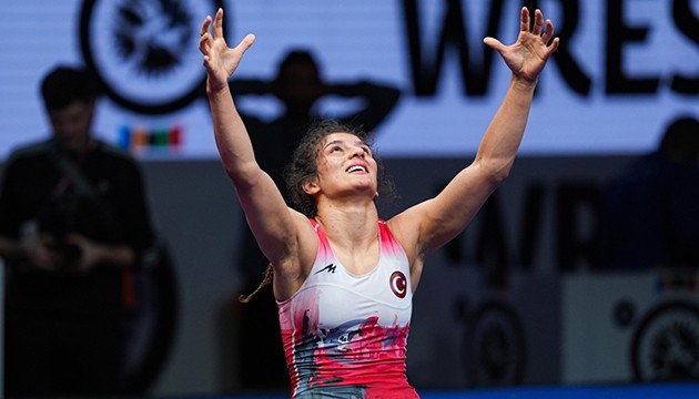 Milli sporcudan gümüş madalya