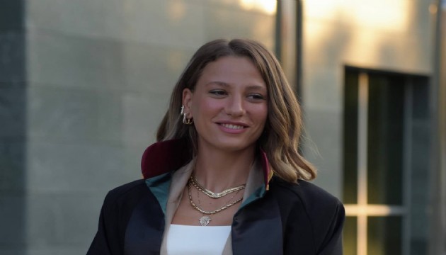 Serenay Sarıkaya'nın kaşındaki yara şok etti!