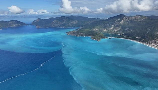 Ölüdeniz turkuaz renge büründü