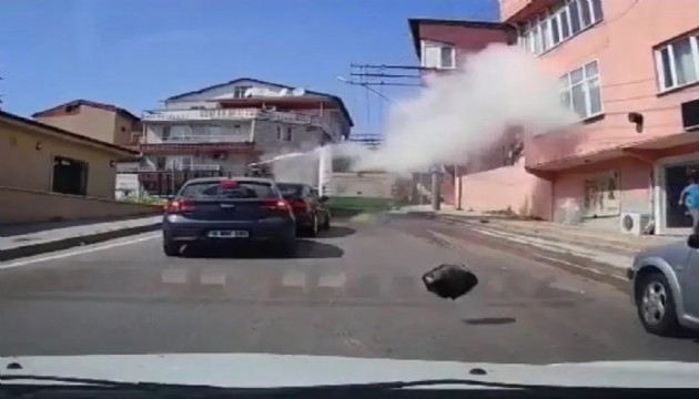 Otobüsün su borusu bomba gibi patladı!